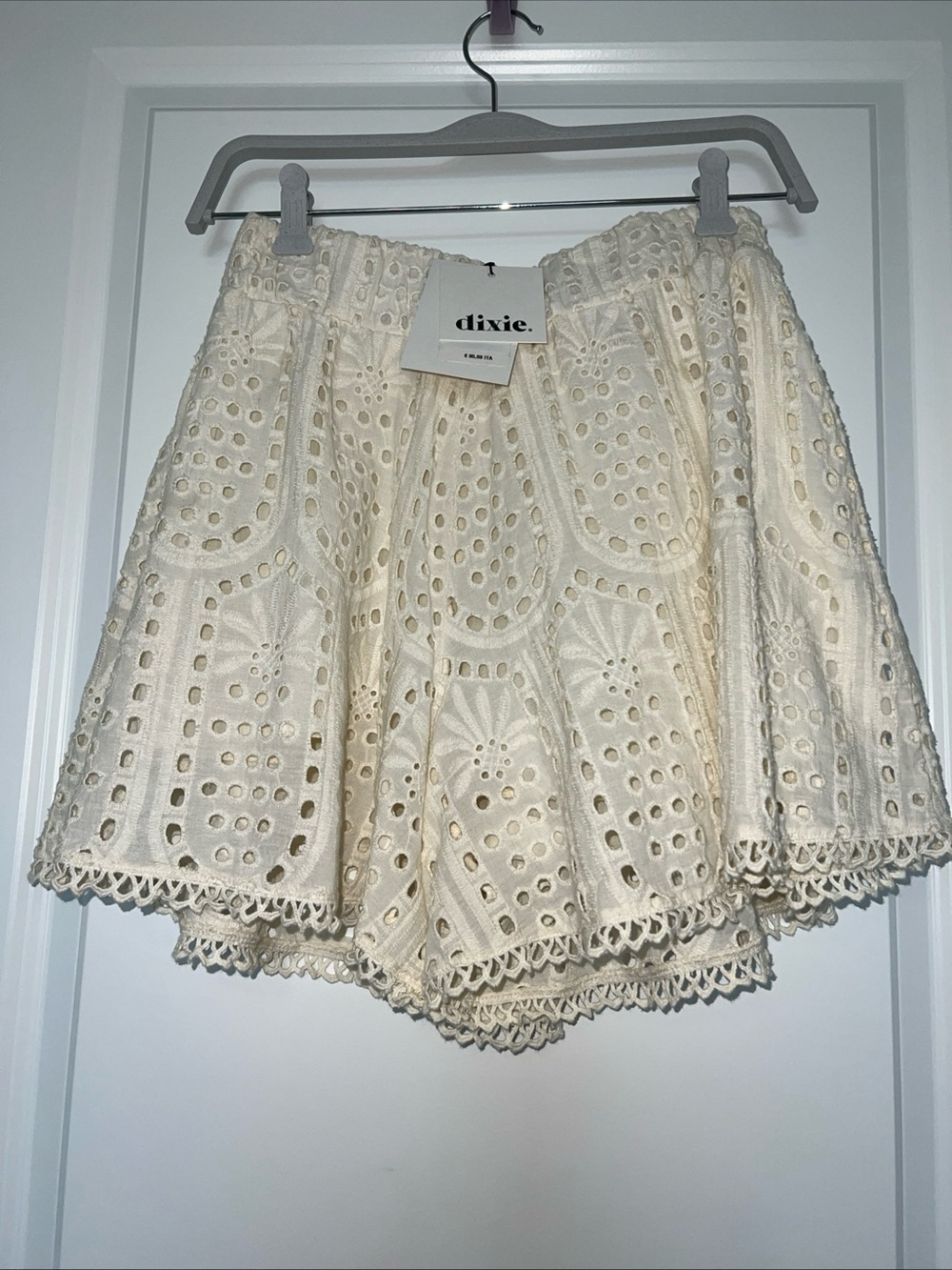 Dixie Cream Eyelet Lace bermuda shorts M NWT